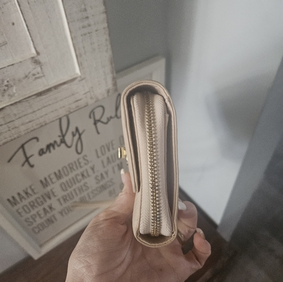 Tory Burch Blush Pebbled Leather Wristlet - Picture 4 of 6